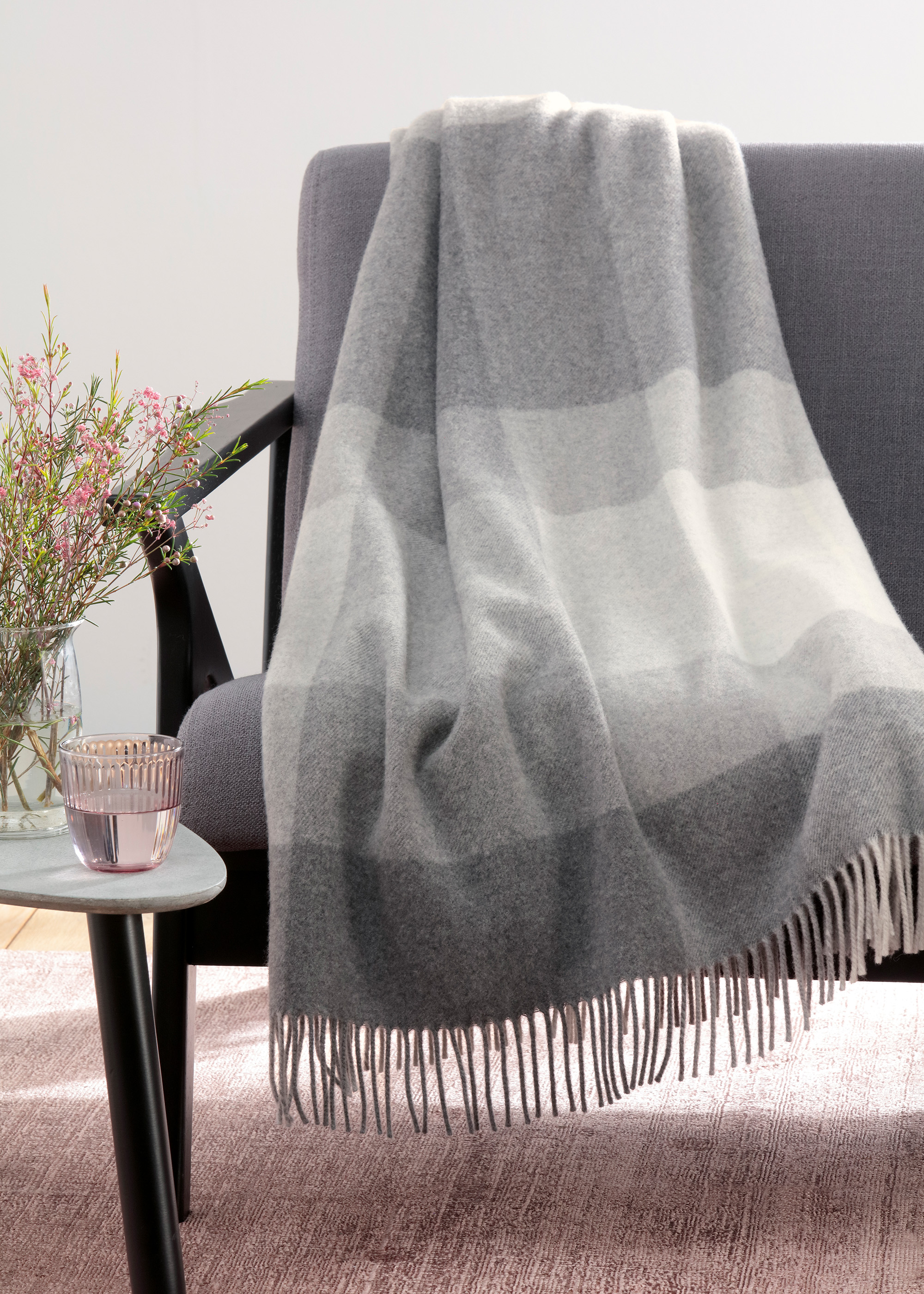 Fransenplaid Quito Grey Milieubild