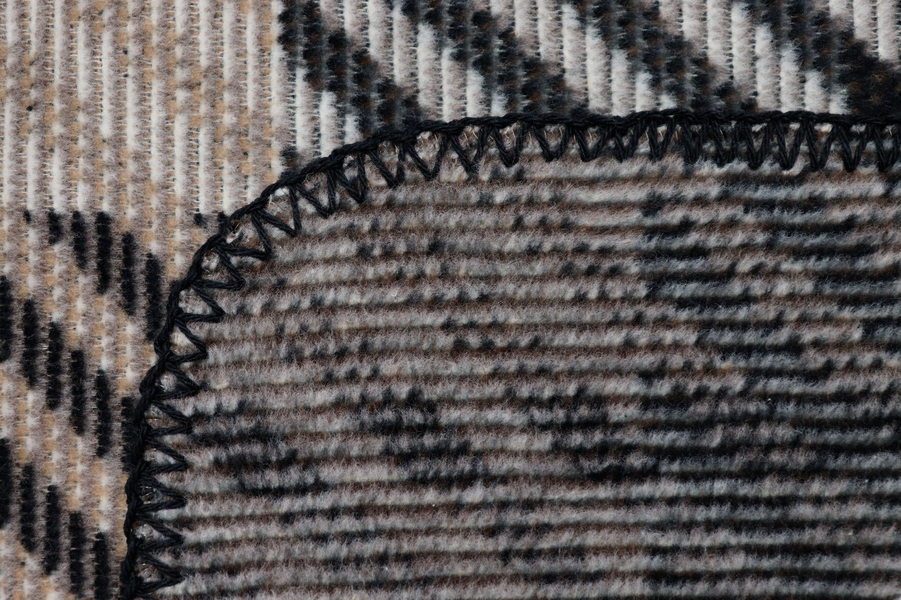 Kuscheldecke Midnight Elegance Nahaufnahme Einfassung