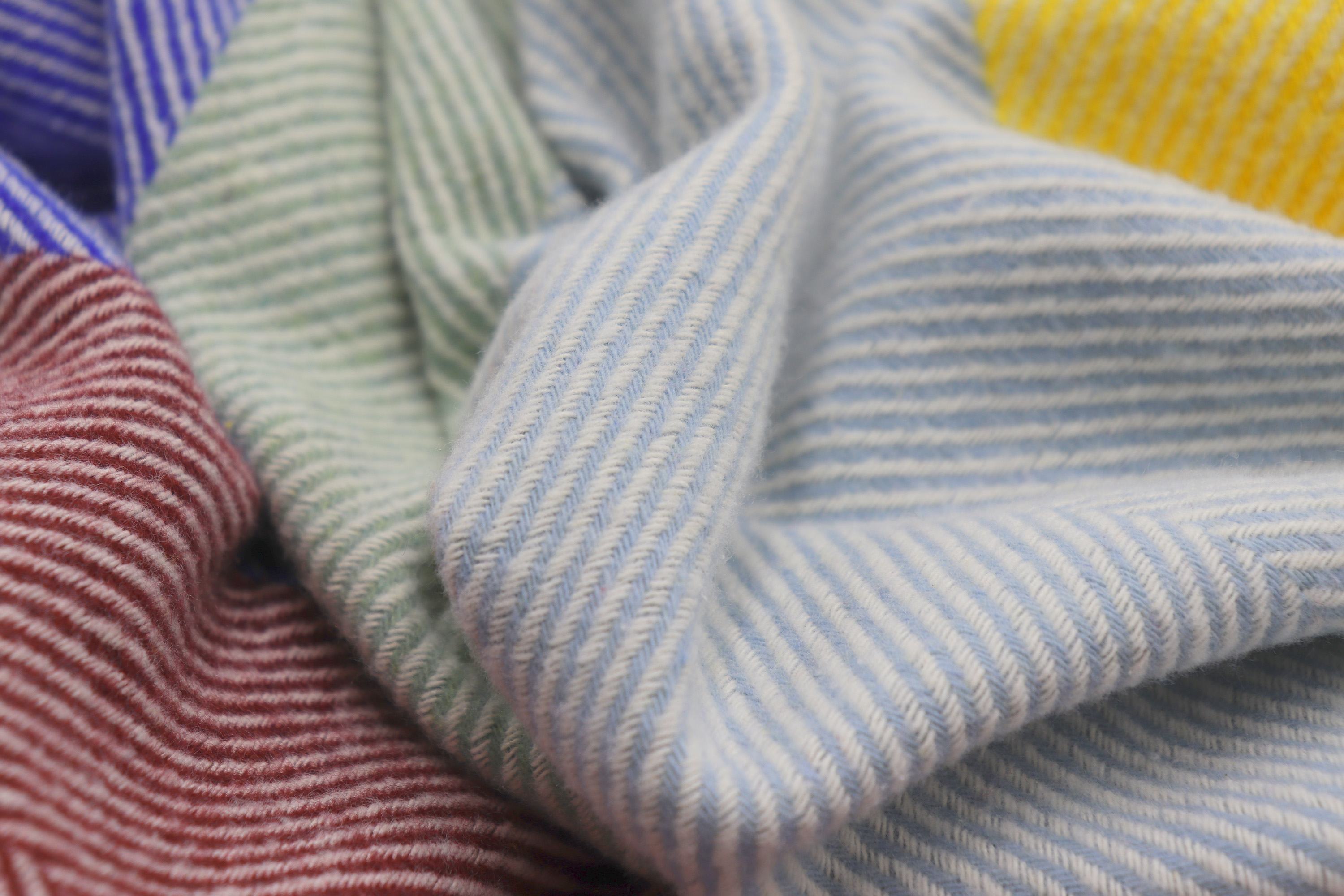 Fransenplaid Colour Lines Nahaufnahme Flor