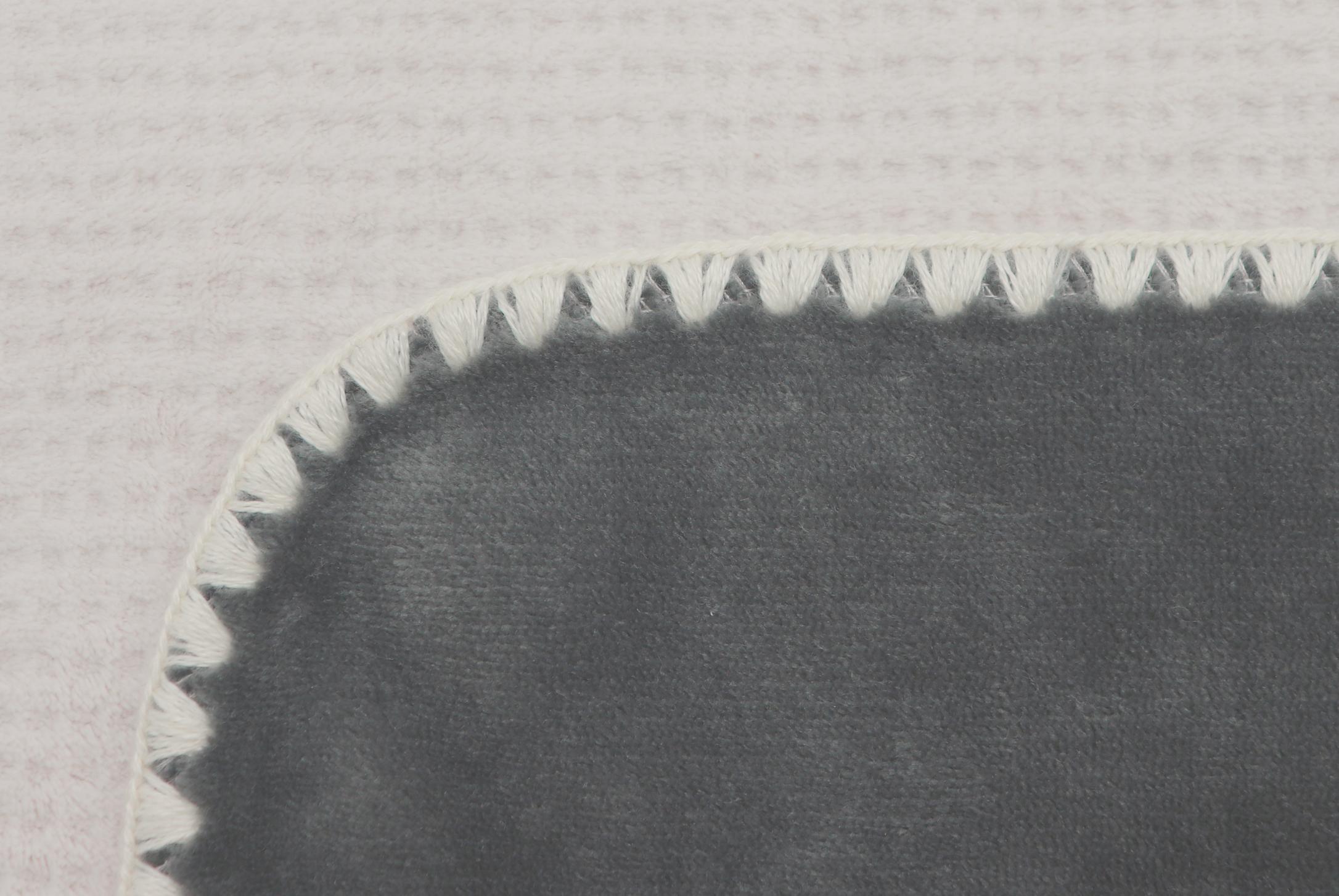 Kuscheldecke Soft & Cosy anthracite Nahaufnahme Einfassung