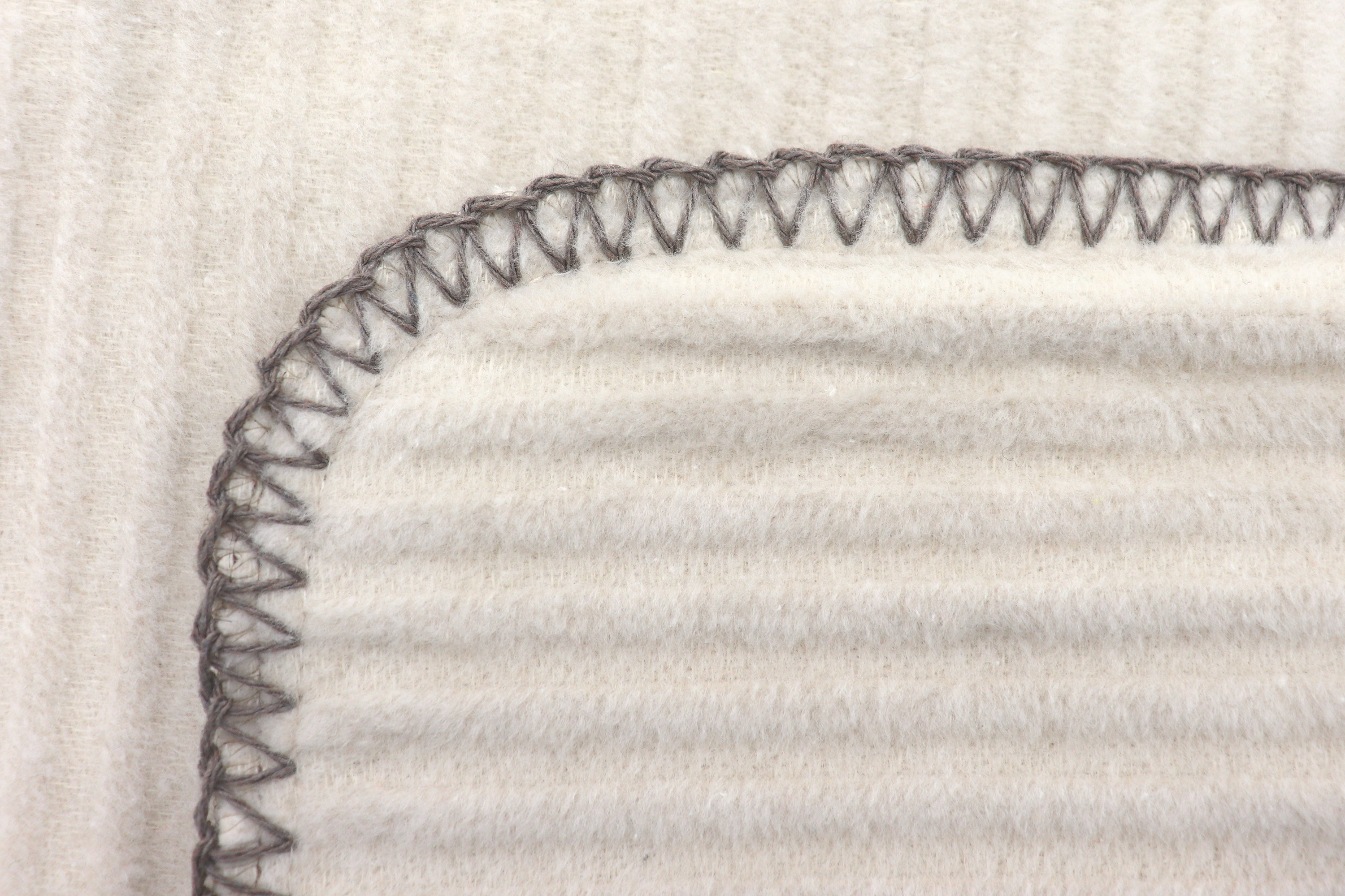 Kissenhülle Feel Cord light Nahaufnahme Einfassung