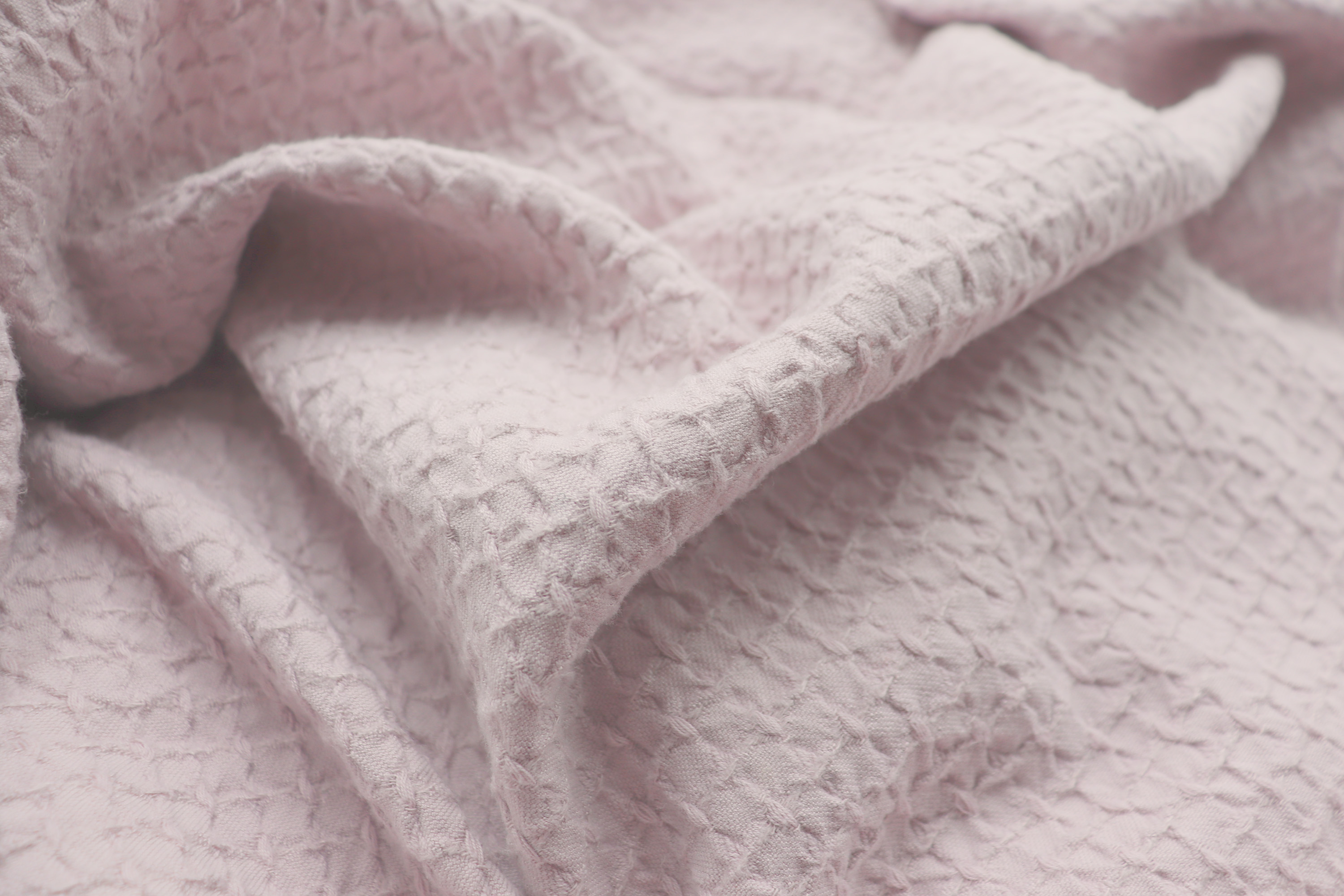 Leichter Bettüberwurf "Ruffle rose" mit Struktur-Muster in rosa 220x240 cm - Flor