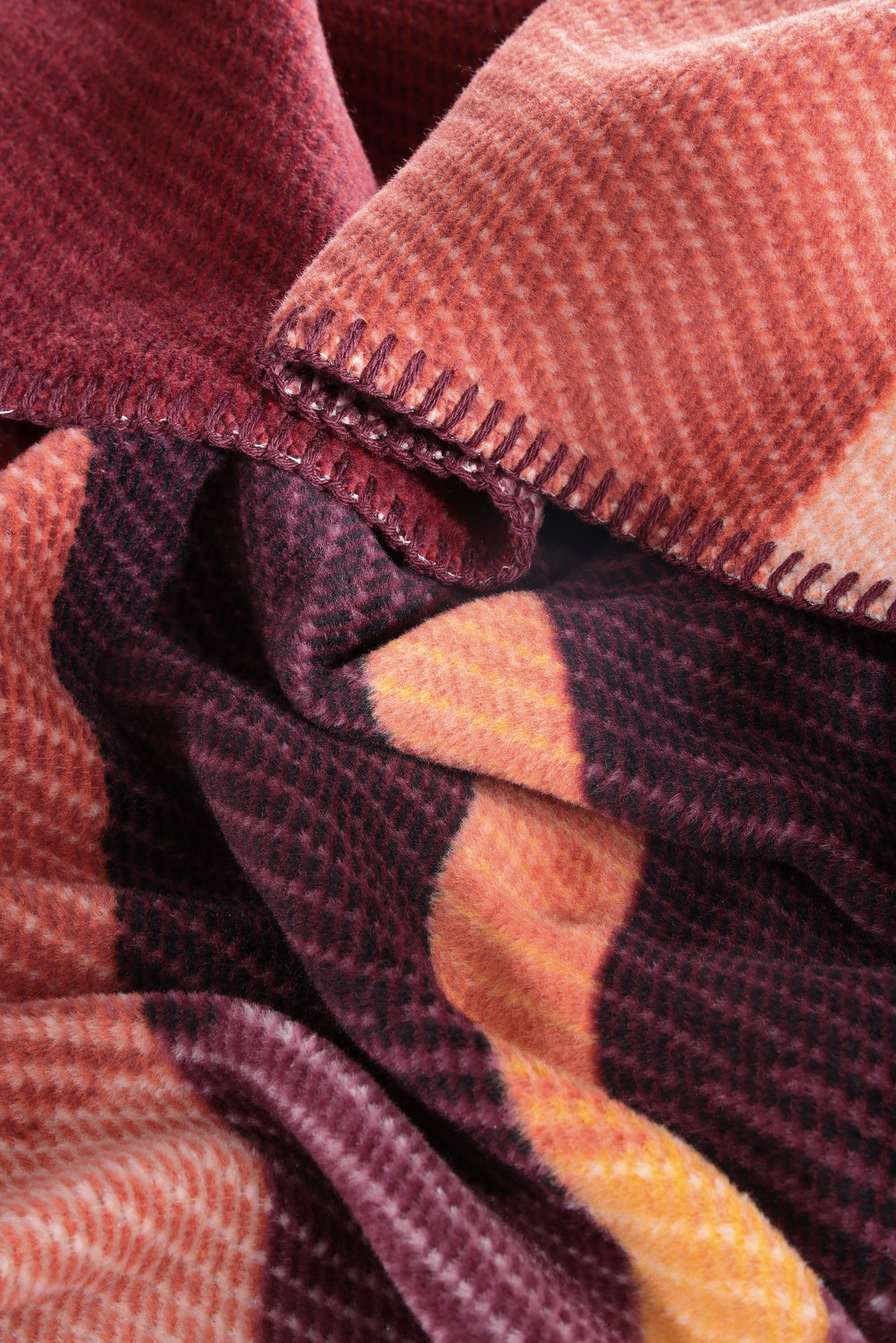 Kuscheldecke Ruby Check Nahaufnahme