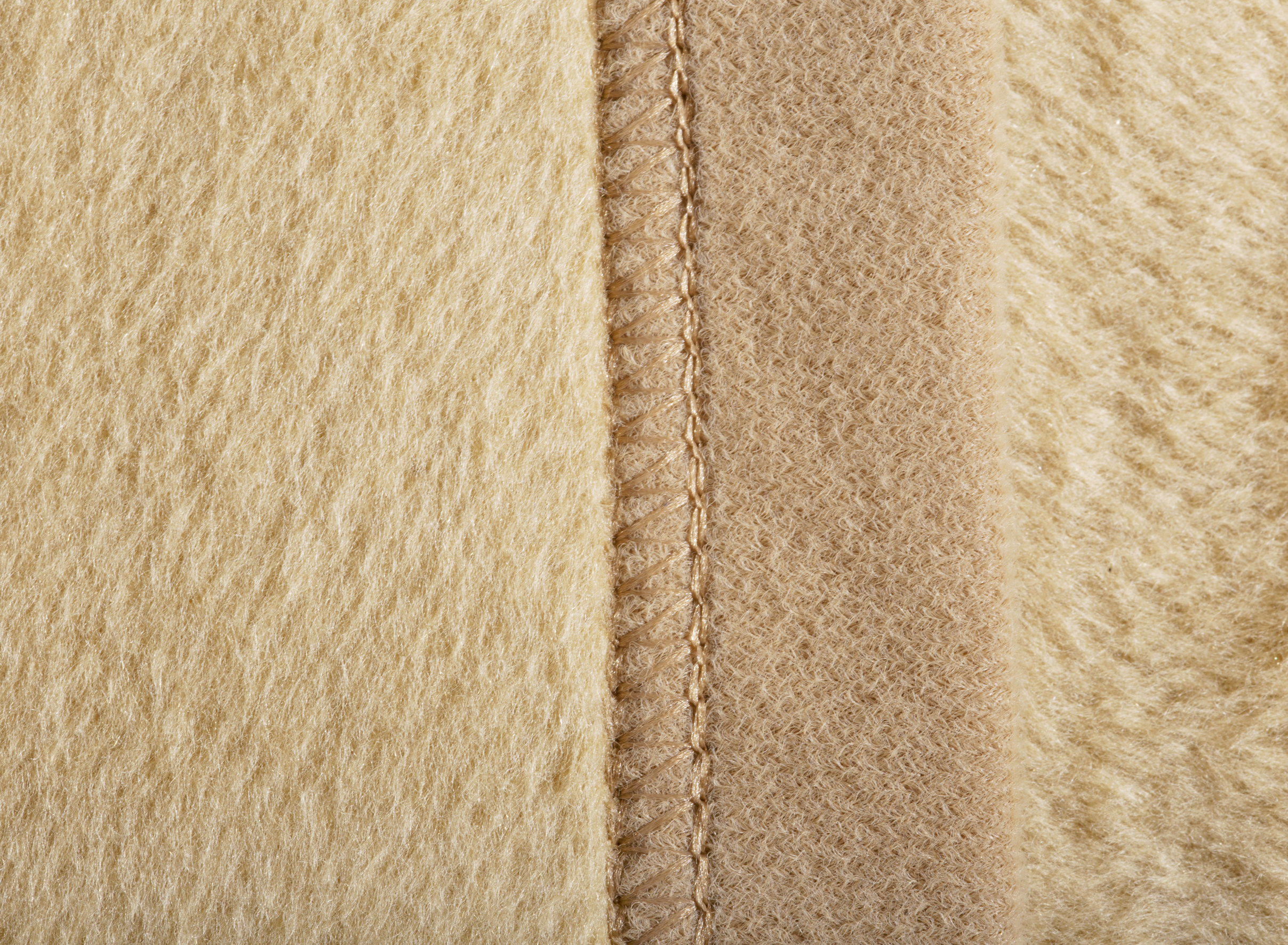 Hochwertige Wohndecke aus 100% Baumwolle in 150x200 cm in Beige - Samtband