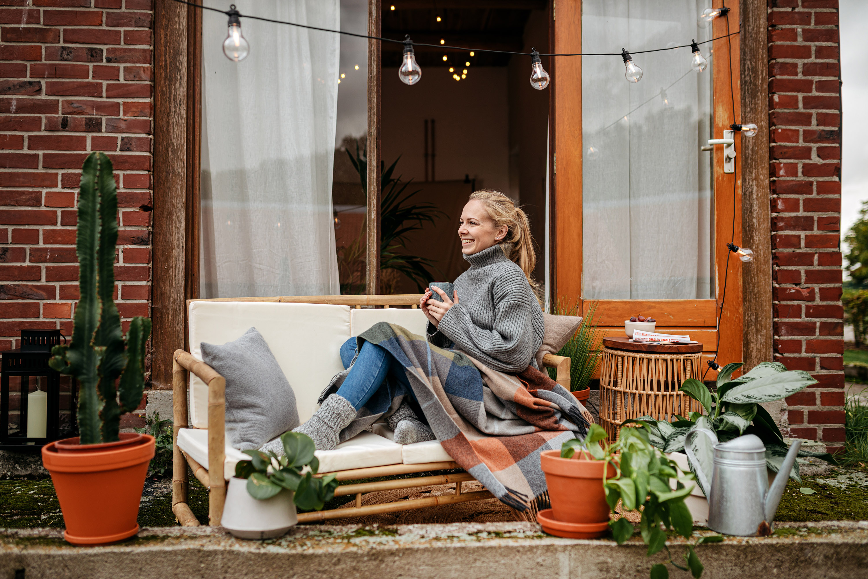 Wollplaid Quito autumn Milieubild mit Model