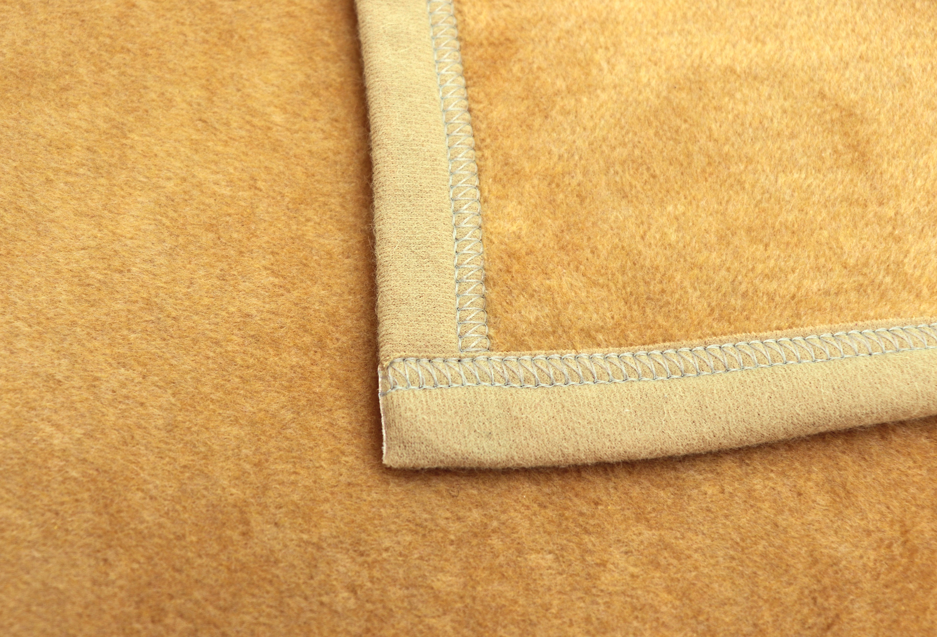Einfarbige Wohndecke "Uno Cotton" aus Baumwollmischgewebe in Antique - Veloursband