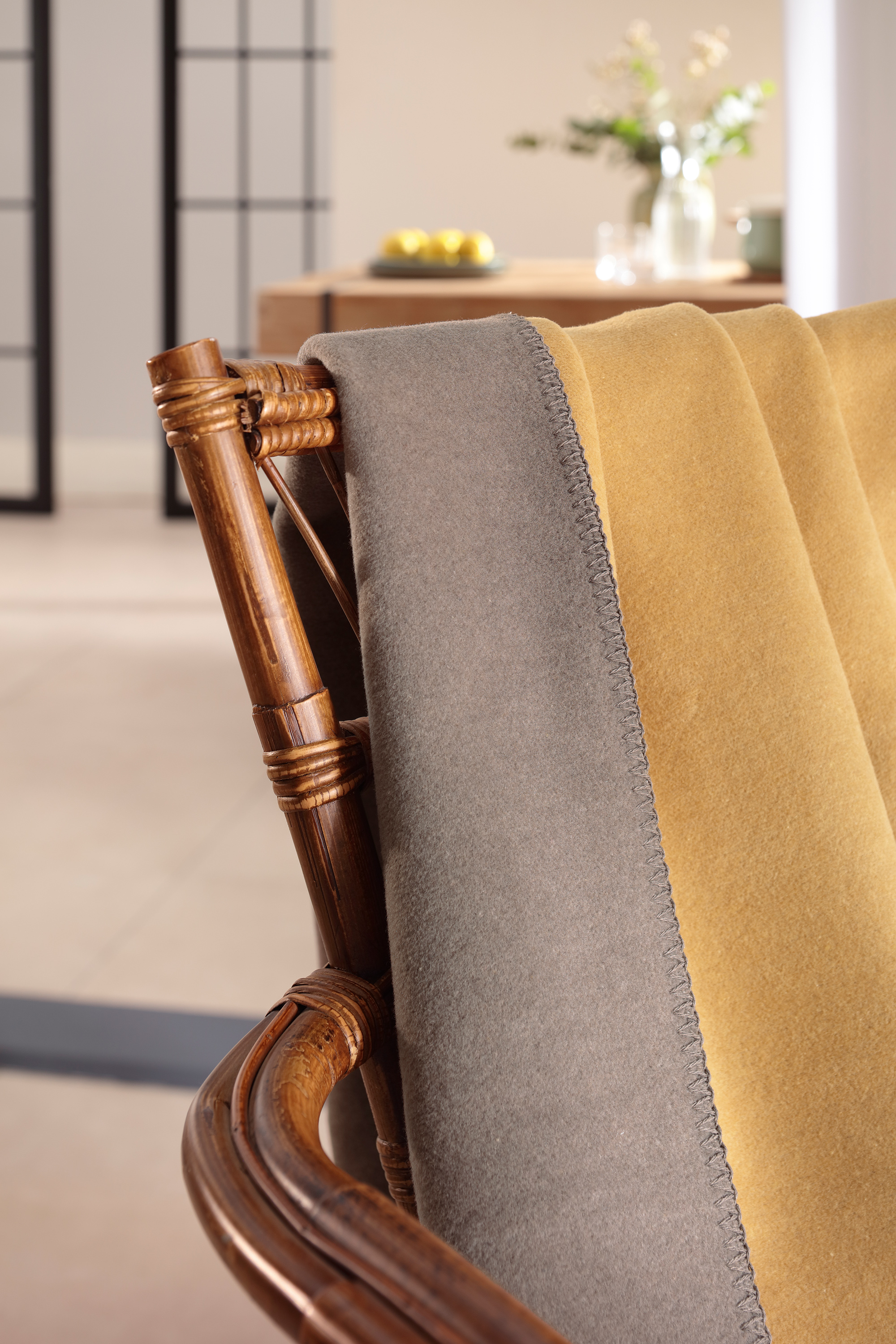 Wohndecke Honey -Taupe Milieubild Hochformat