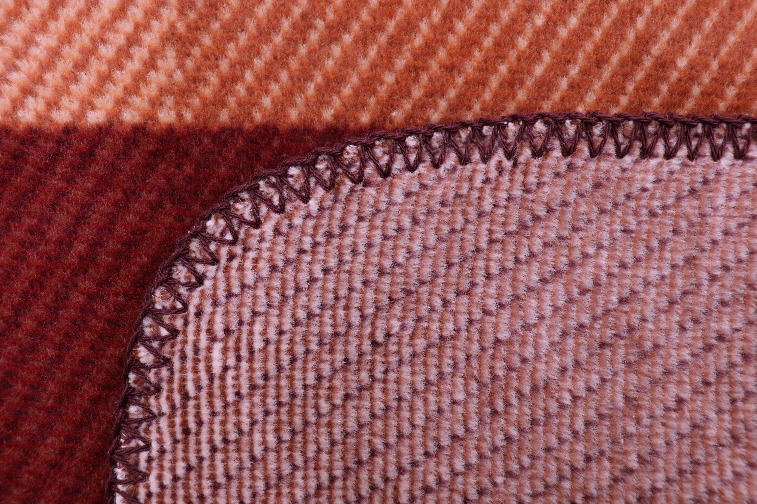 Kuscheldecke Ruby Check Nahaufnahme Einfassung