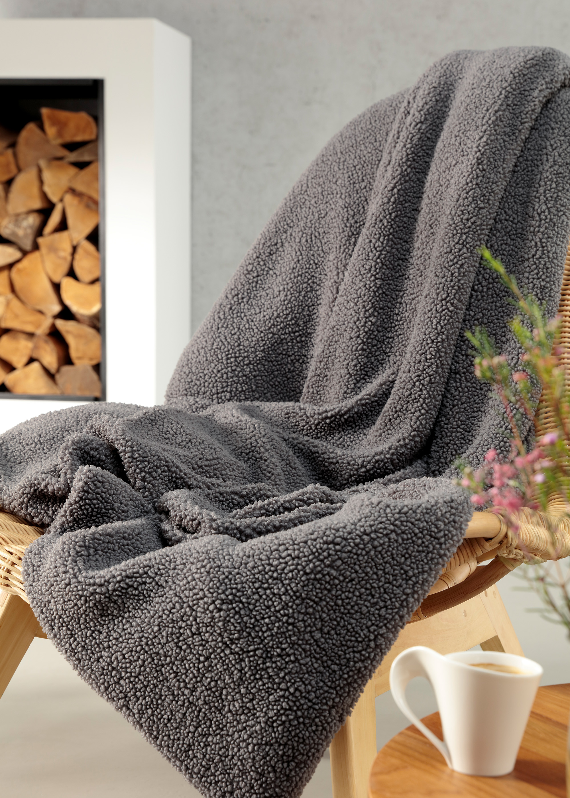 Wohn- und Kuscheldecke "Teddy" Kuscheldecke Teddy graphite Milieubild
