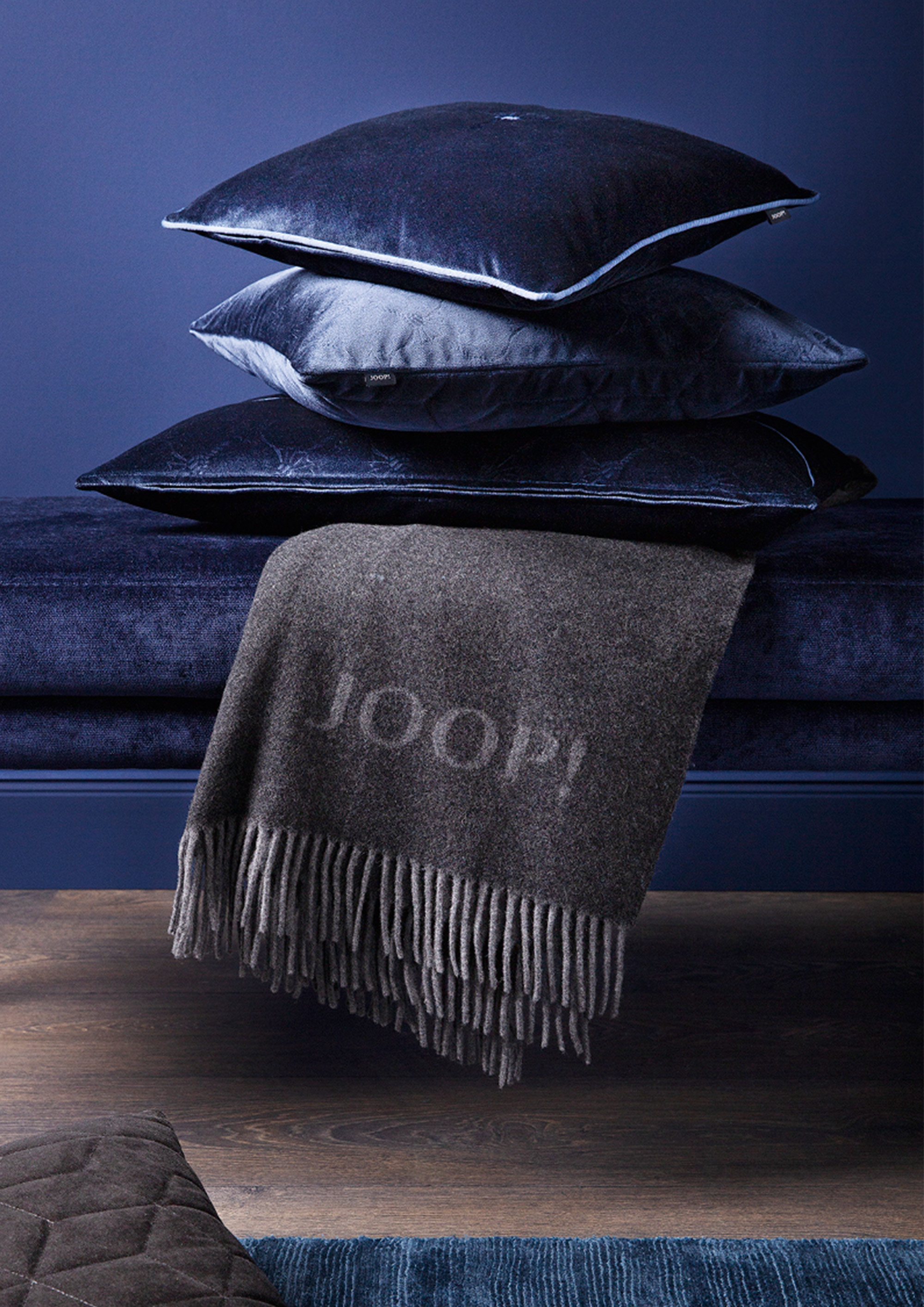 Plaid "JOOP! - Fine-Doubleface" Milieubild zu Plaid JOOP! Fine-Doubleface anthrazit-graphit