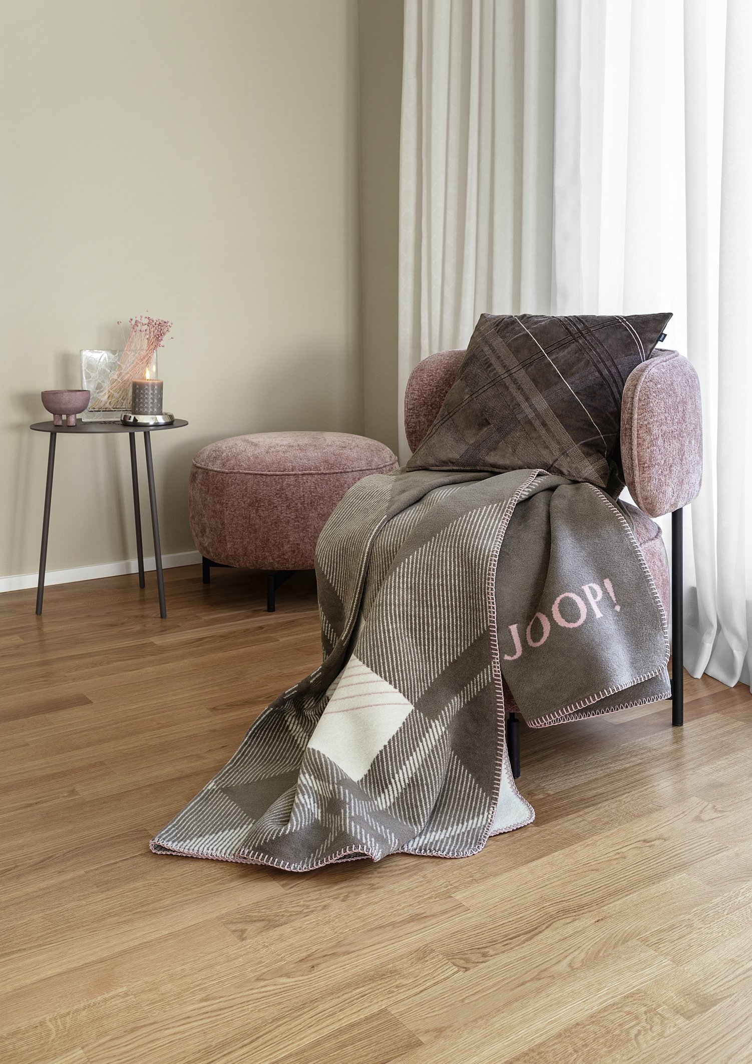 Milieubild zur JOOP! Wohndecke Checks taupe-rose
