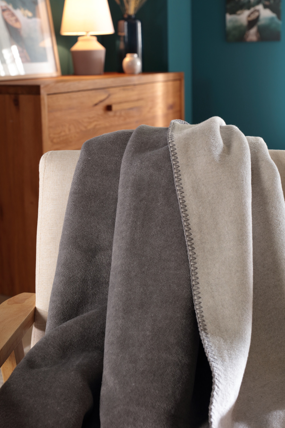 Wohn- und Kuscheldecke "Duo Cotton" Schlichte Wohndecke "Duo Cotton" aus Baumwollmischgewebe in 150x200 cm in Graphit-Rauch - Milieu