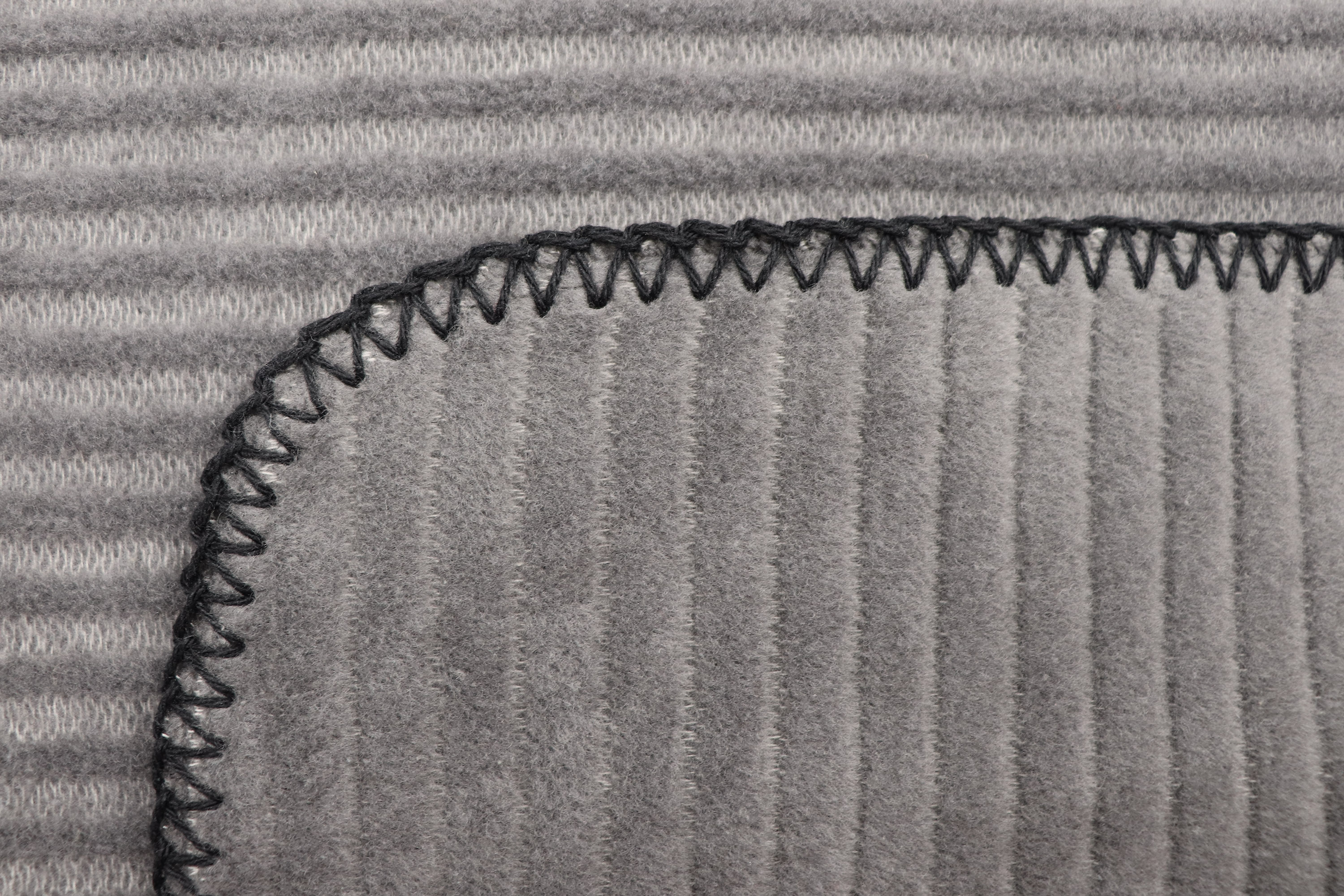 Wohndecke Feel Cord dark Nahaufnahme Einfassung