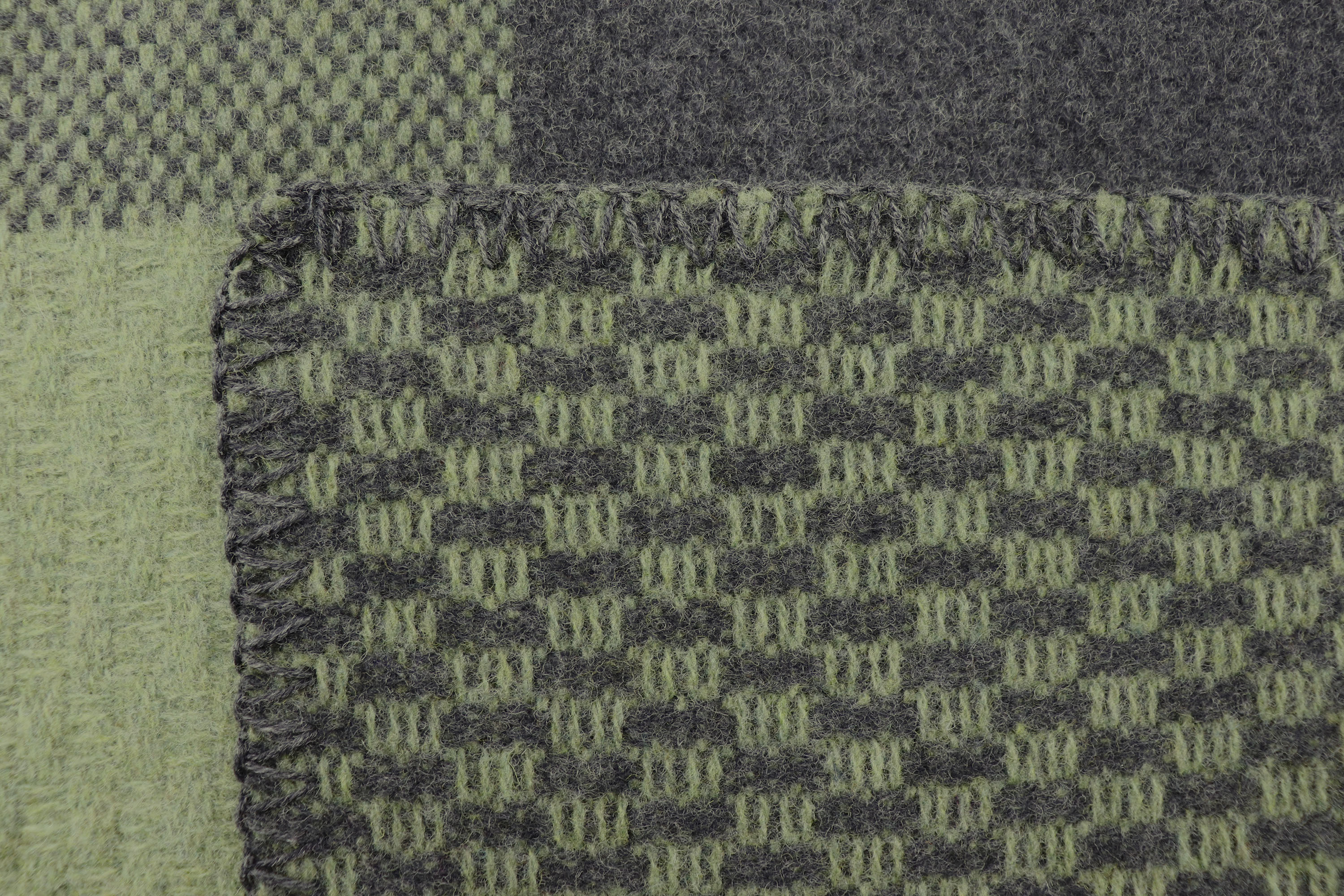 Wohndecke aus Merinowolle Frame green Nahaufnahme Einfassung