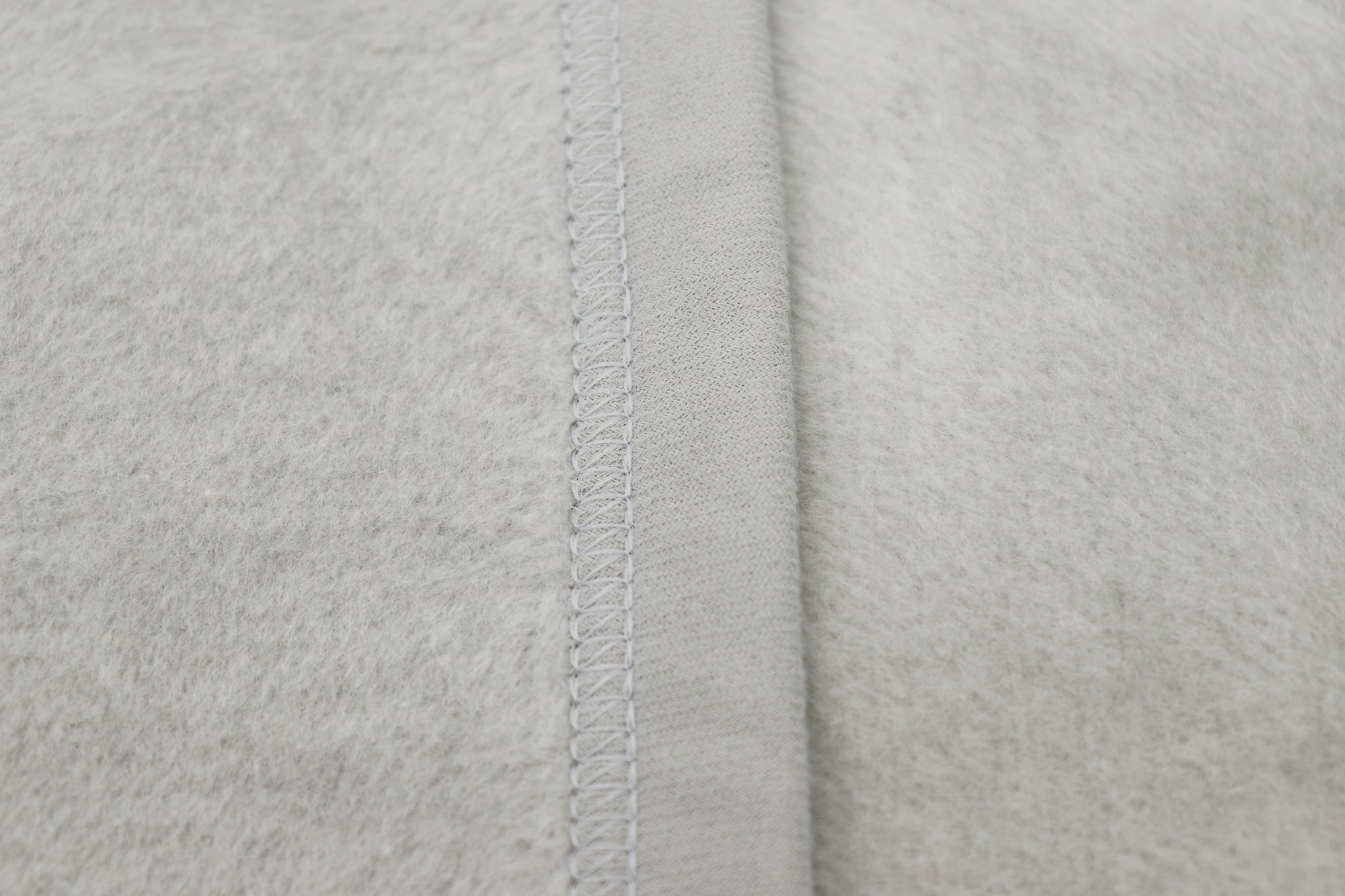 Einfarbige Wohndecke "Uno Cotton" aus Baumwollmischgewebe in Silber - Veloursband