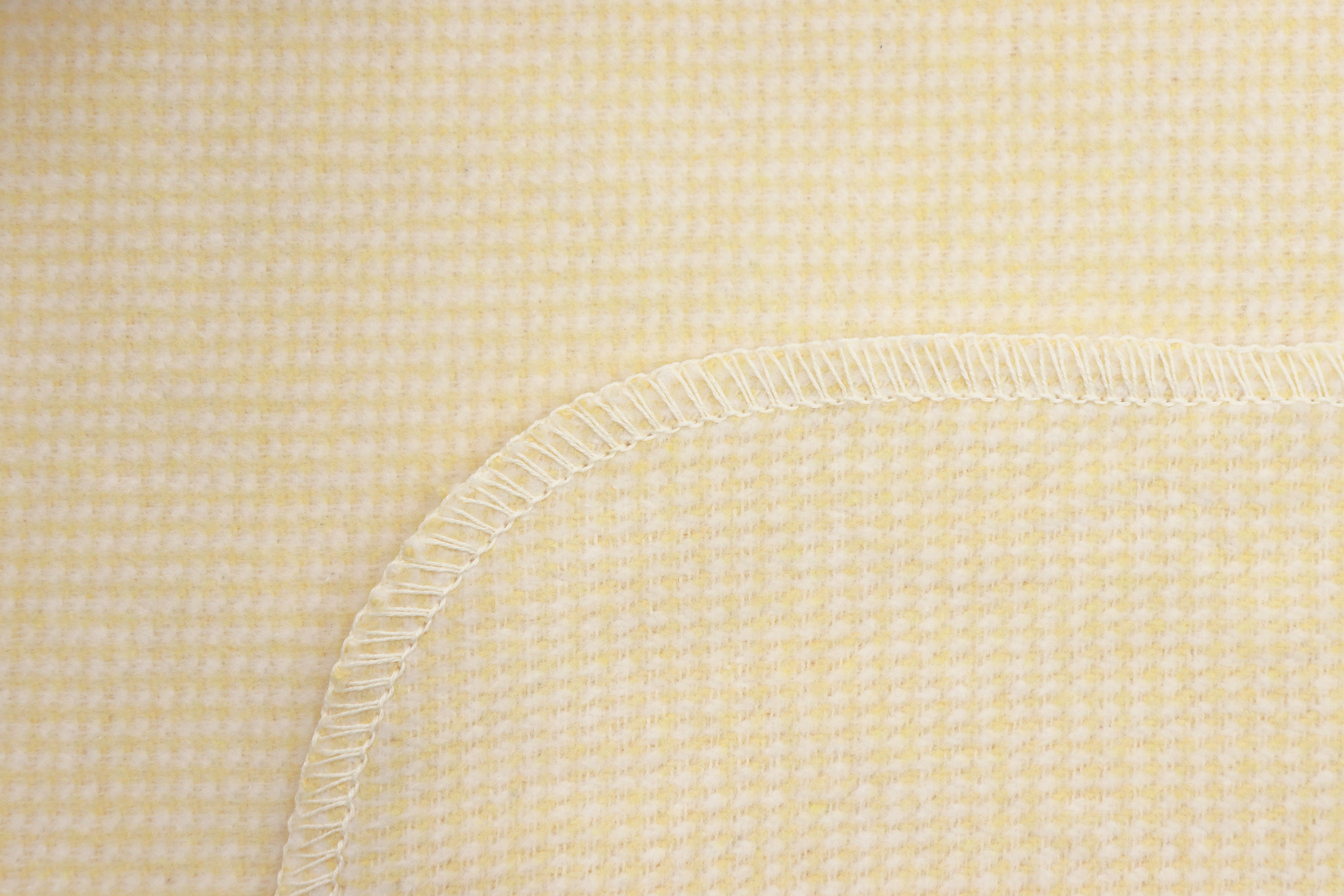 Kuscheldecke Pearl yellow Nahaufnahme Einfassung