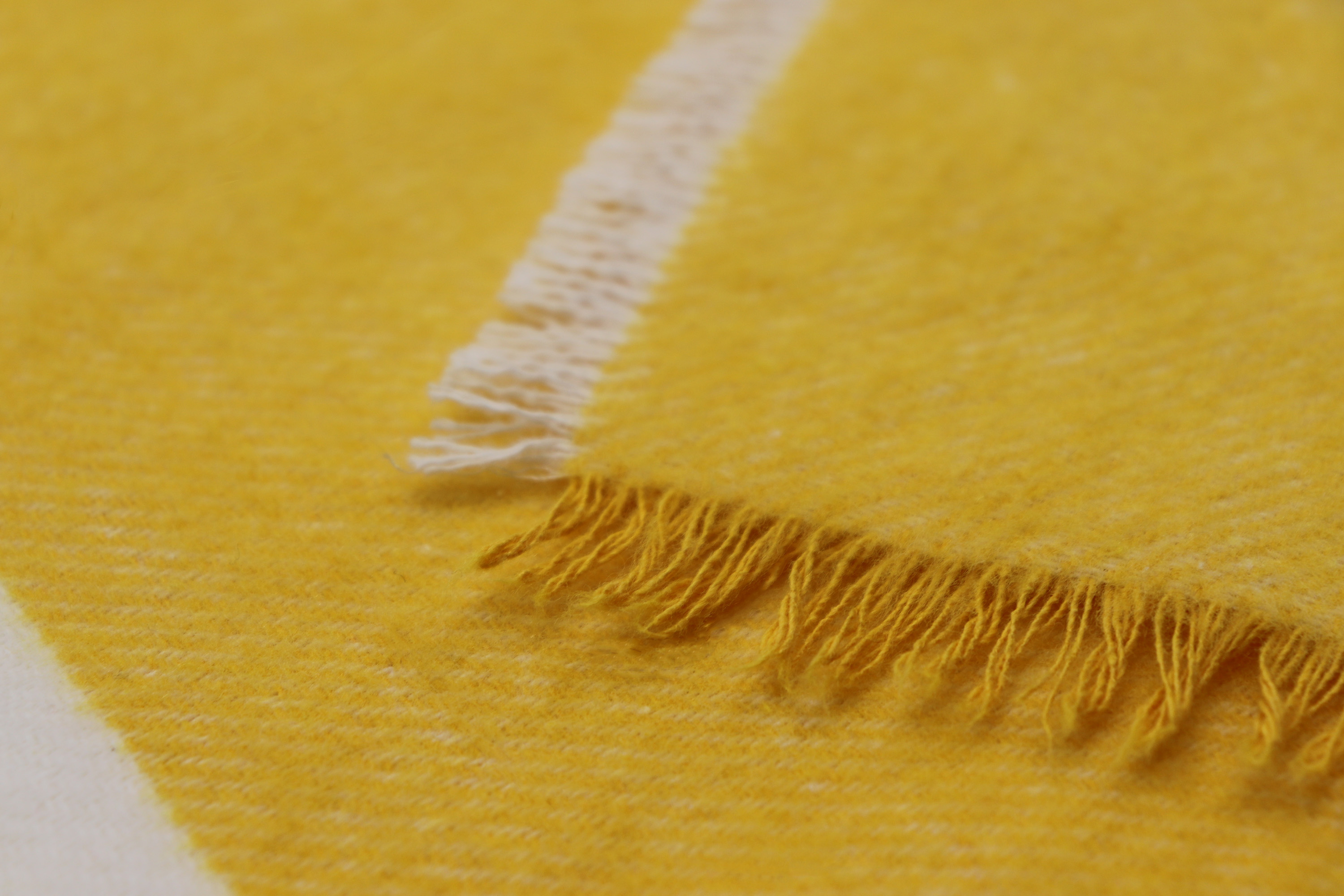 Fransenplaid Nizza Stripe Nahaufnahme Fransen