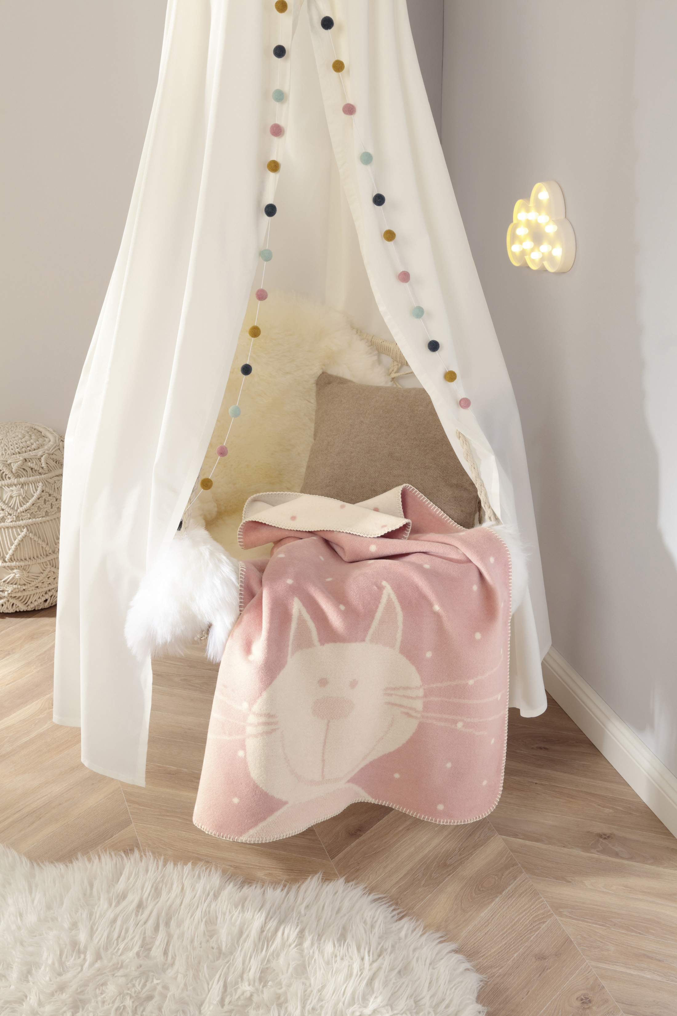 Milieubild zur Babydecke Kitty rosa