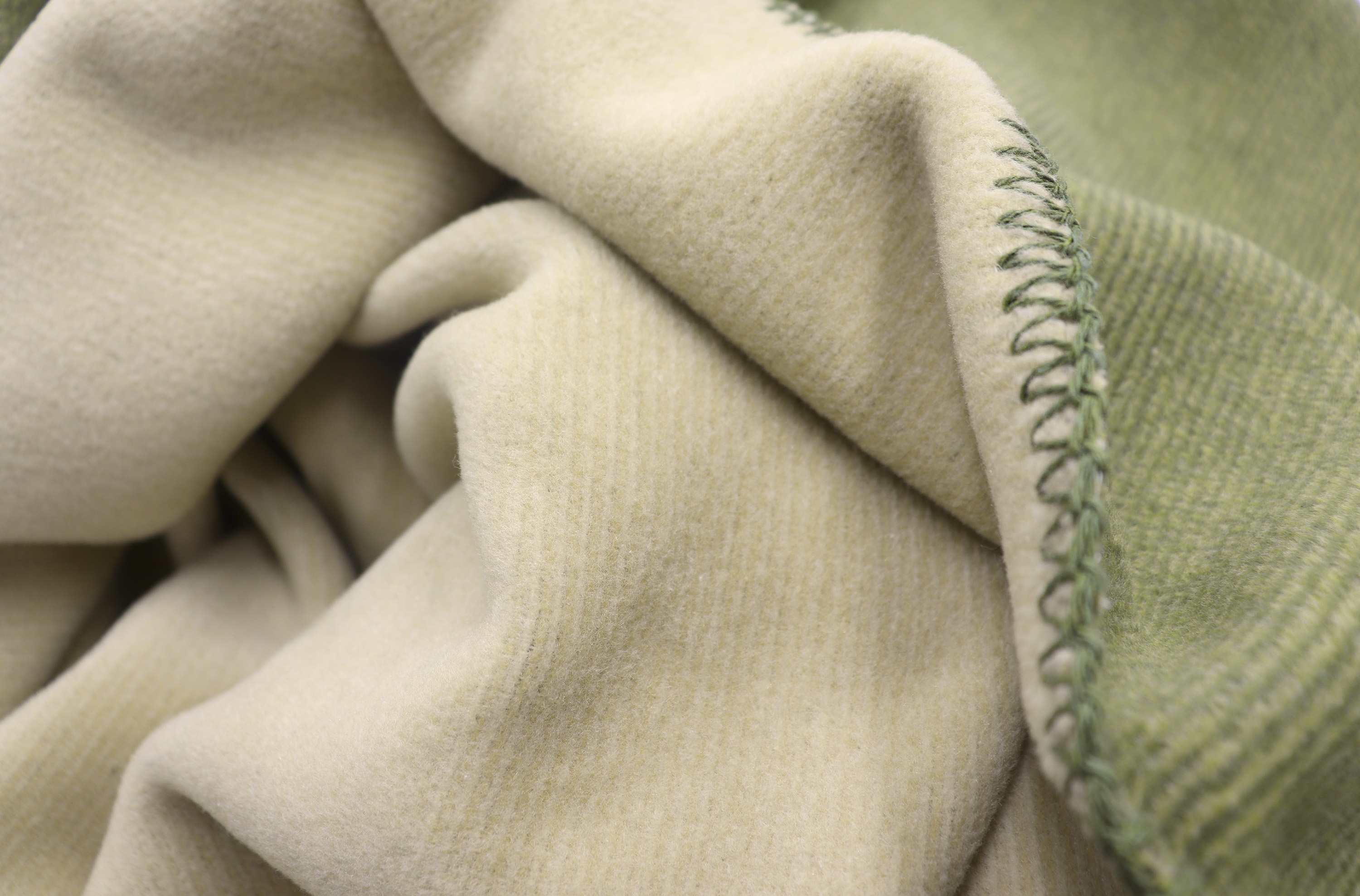 Wohn- und Kuscheldecke "Duo Cotton Melange" Wohndecke "Melange Doubleface" aus Baumwollmischgewebe in 150x200 cm in Oliv-Sahara - Flor