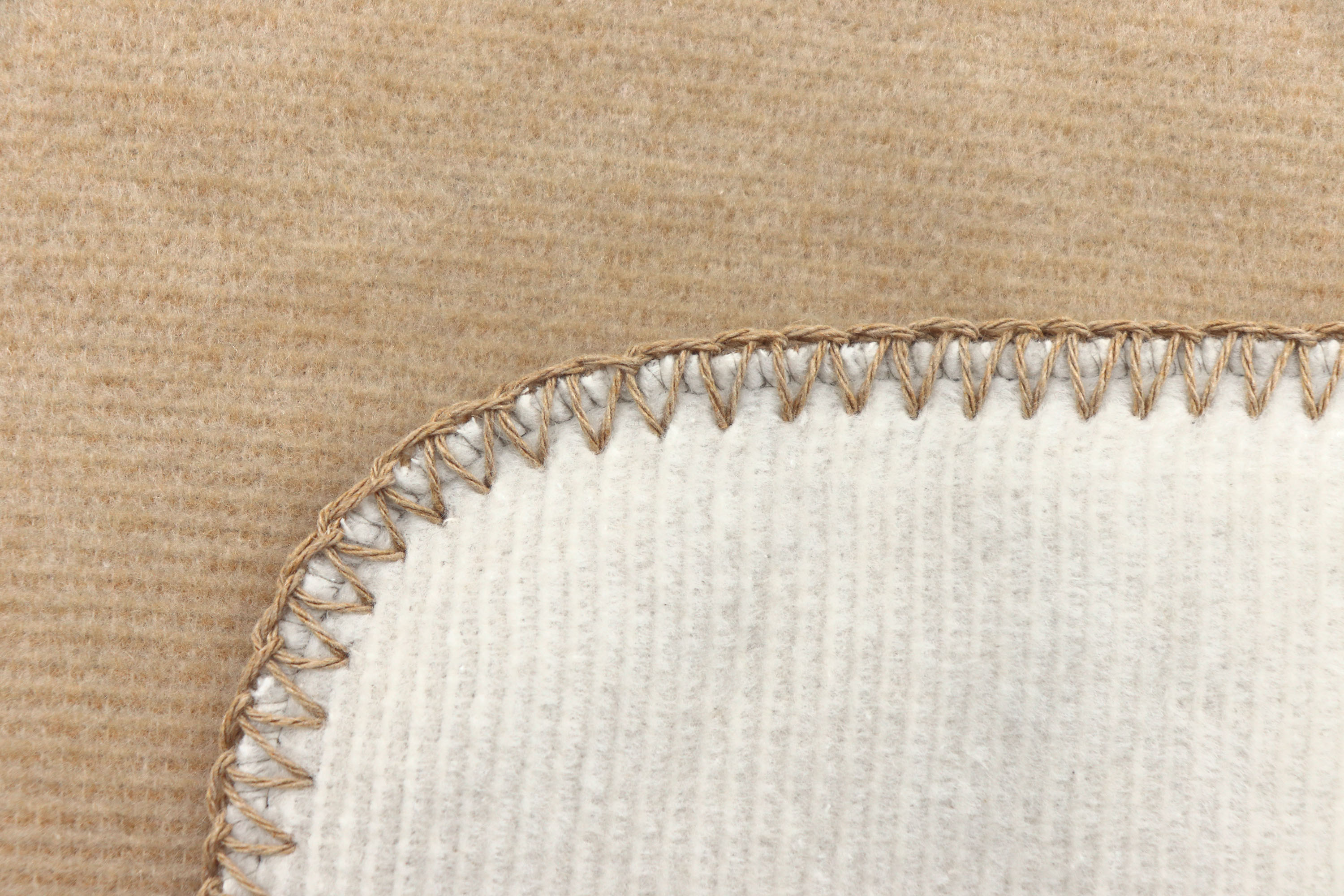 Wohndecke "Melange Doubleface" aus Baumwollmischgewebe in 150x200 cm in Creme-Natur - Zierstich