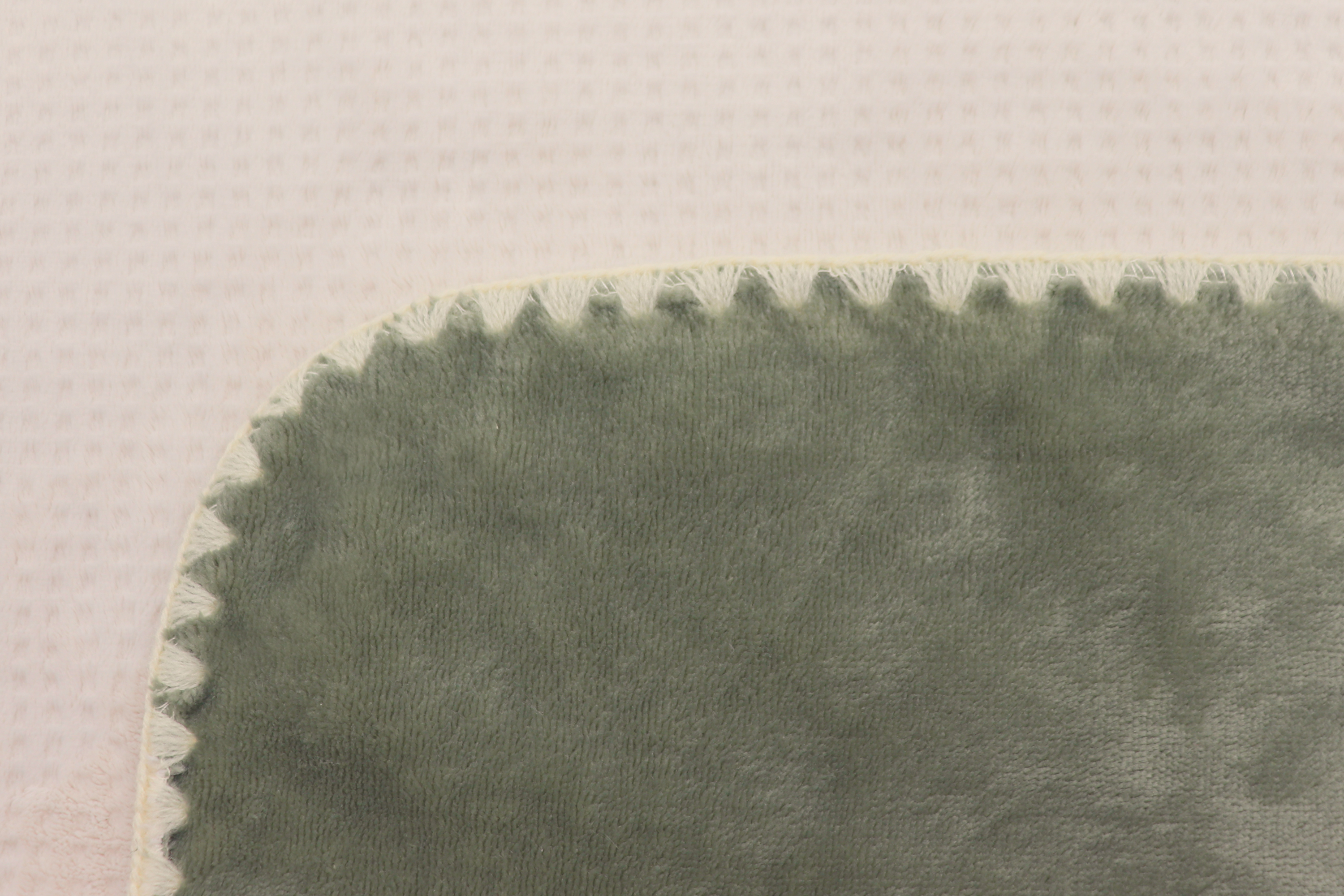 Wohdecke Soft & Cosy leaf Nahaufnahme Muschelsaum