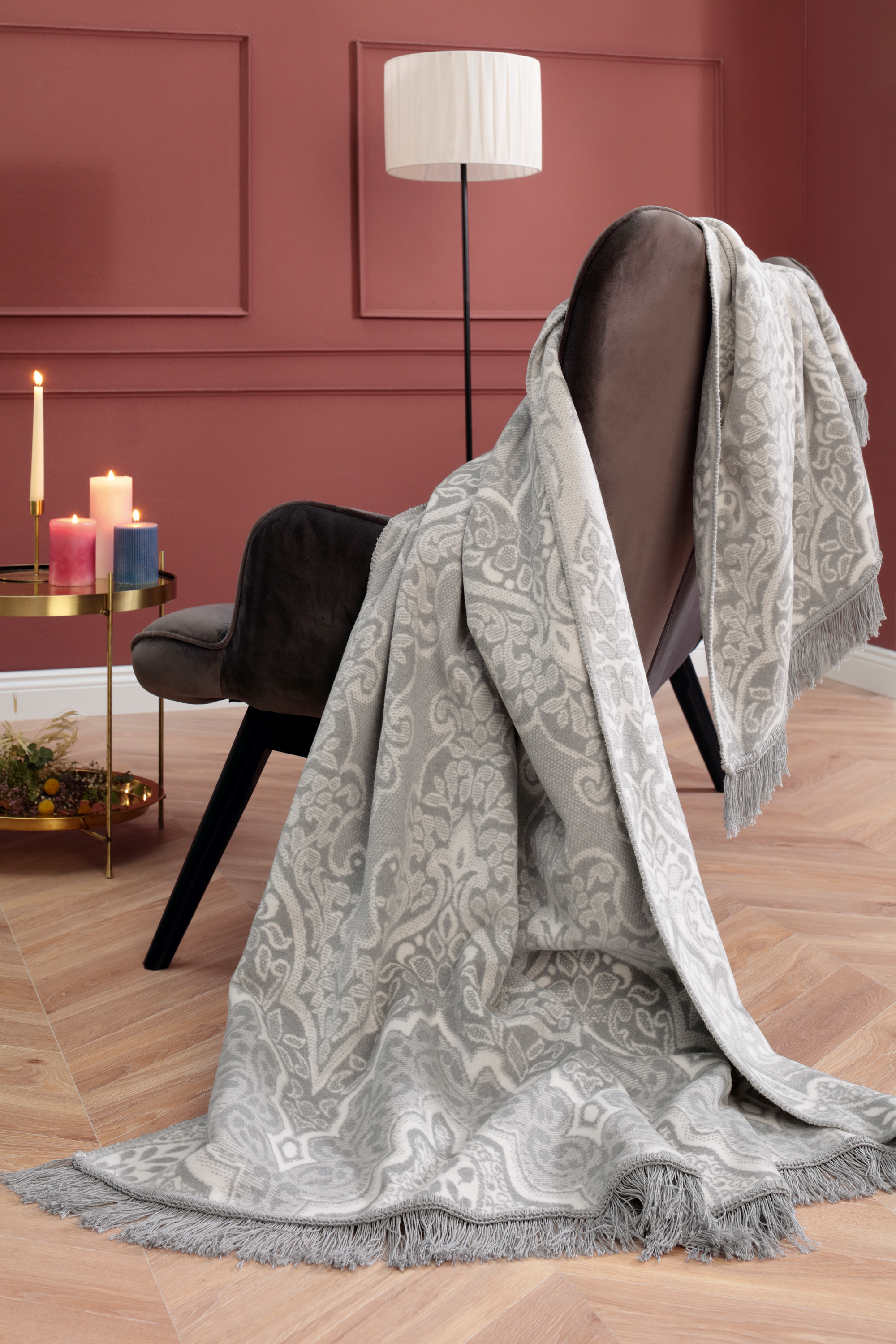 graue Wohndecke "Lace" mit Fransen und Ornament-Design - Milieu