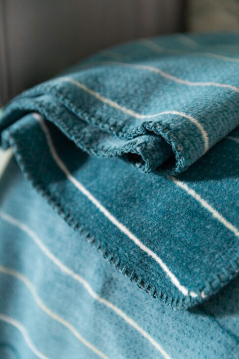 Wohndecke JOOP! MOVE aqua Nahaufnahme Flor